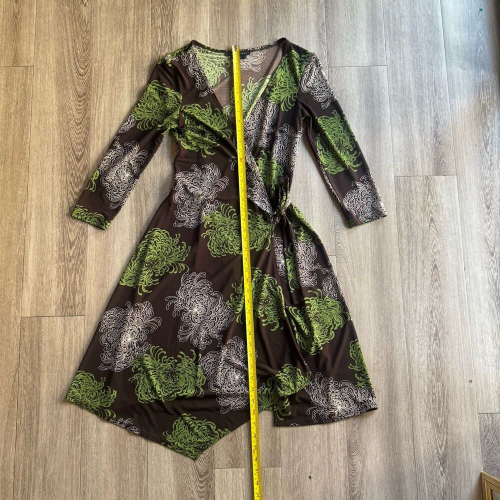 BCBG Maxazria Abstract Print V-Neck Wrap Dress With Tie Waist Sz XS Brown Green - Picture 2 of 12